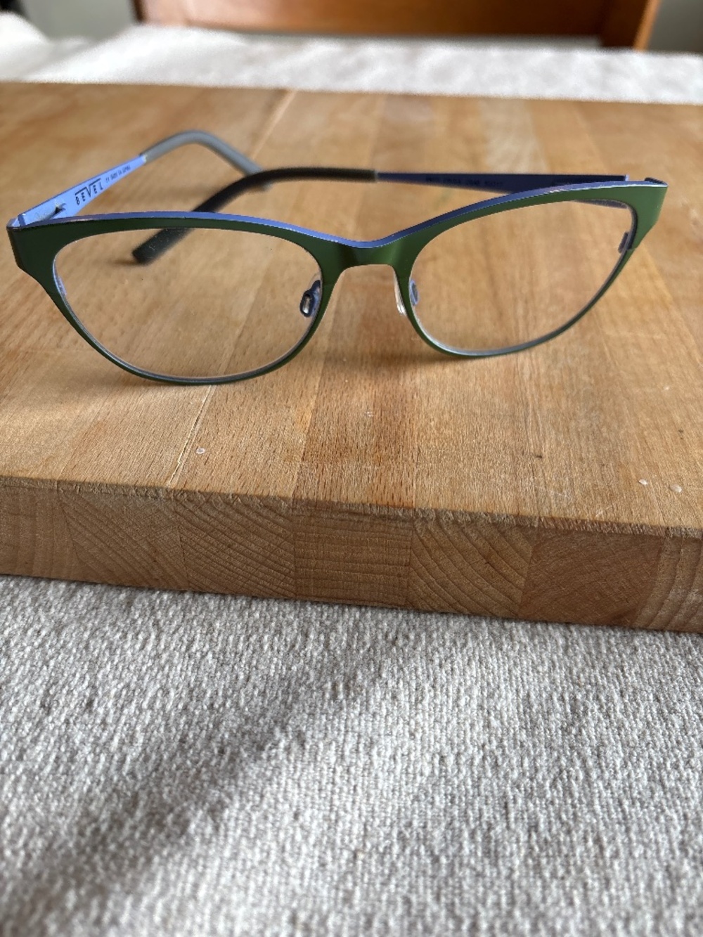 Bevel eyeglasses